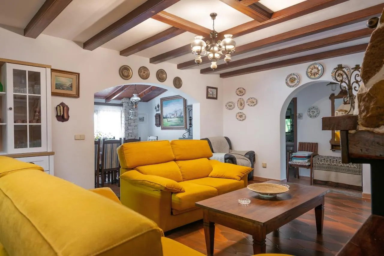 New! Villa Ses Rodes, Pool, Wifi, Bbq, Jacuzzi, Air-Conditioning 2025 Portocolom  0*, Portocolom (Mallorca)