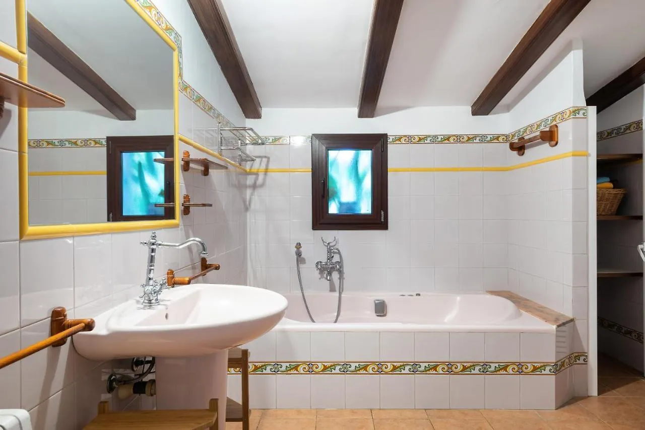 New! Villa Ses Rodes, Pool, Wifi, Bbq, Jacuzzi, Air-Conditioning 2025 Puerto Colom